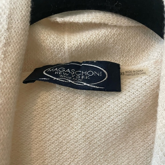 Magaschoni New York 100% cashmere cream 3/4 sleeve cardigan - Picture 3 of 6